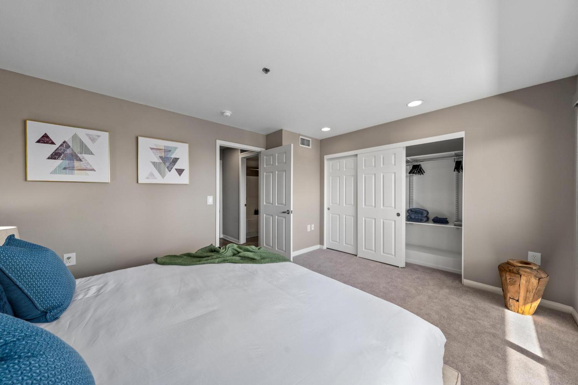 Ocean Views - Rooftop Pool 2br Santa Monica Apartment *