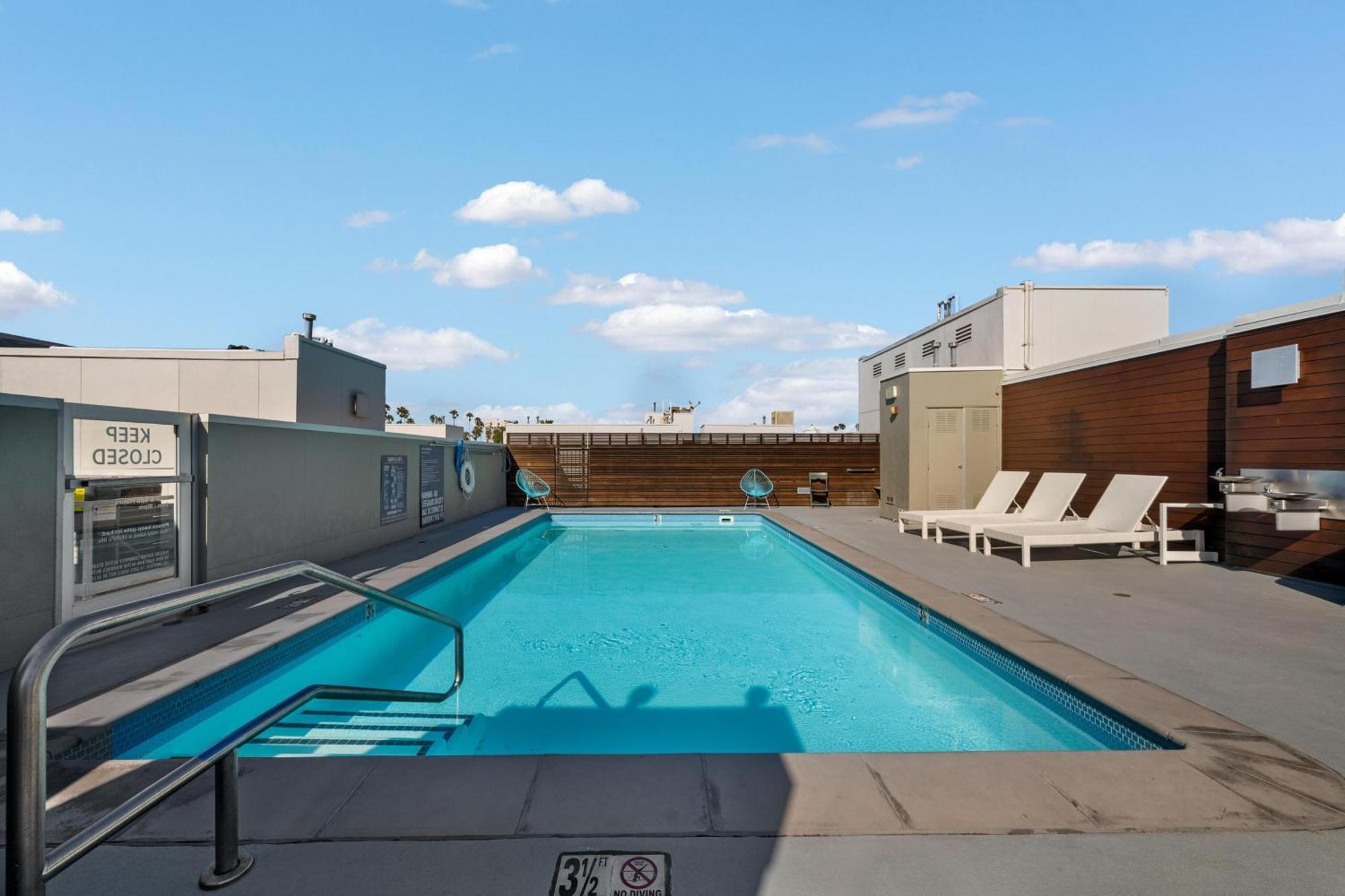 Apartment Ocean Views - Rooftop Pool 2br Santa Monica