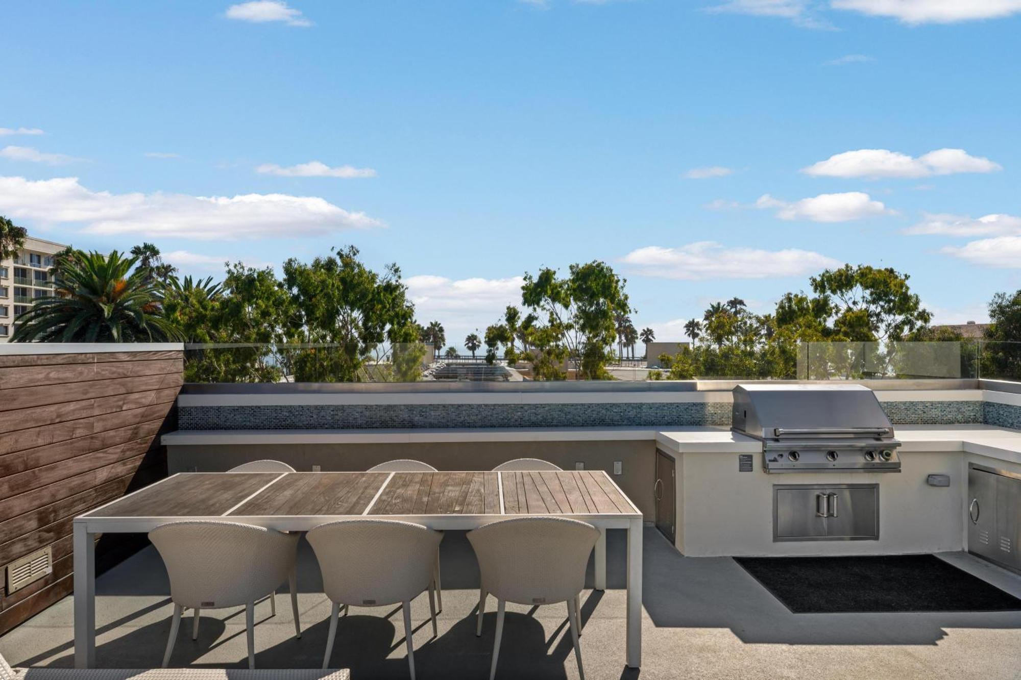 Apartment Ocean Views - Rooftop Pool 2br Santa Monica Los Angeles